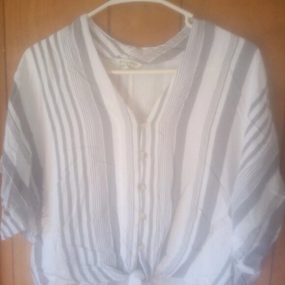 Style Envy Women's Gray White Striped Tie Up Short Sleeve Shirt Size M - Picture 3 of 4